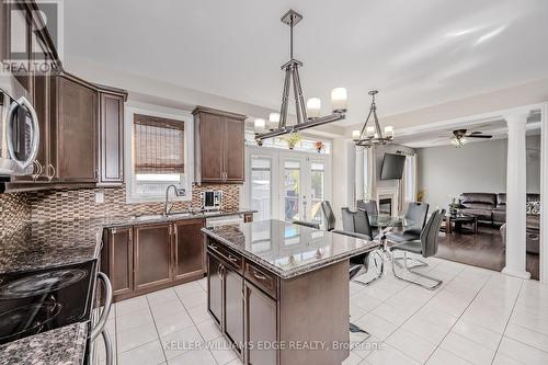 3322 Stoneware Rd, Burlington, ON - Indoor Photo Showing Kitchen With Upgraded Kitchen