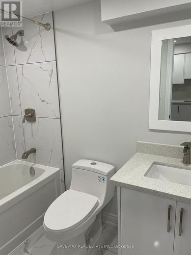 185 Windfields Farm Drive, Oshawa, ON - Indoor Photo Showing Bathroom