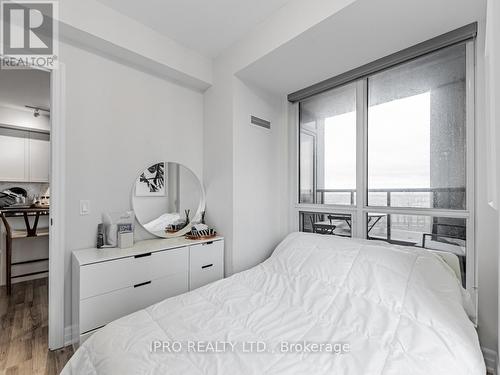 809 - 9075 Jane Street, Vaughan, ON - Indoor Photo Showing Bedroom