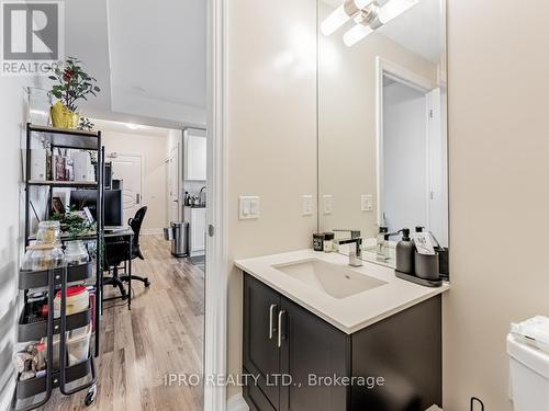 809 - 9075 Jane Street, Vaughan, ON - Indoor Photo Showing Bathroom