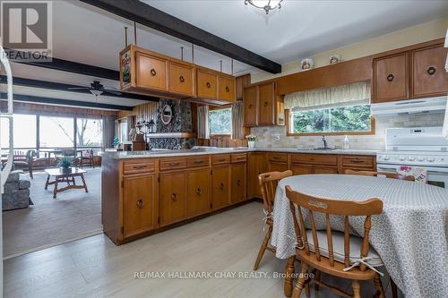 297 Beach Road, Innisfil, ON - Indoor Photo Showing Kitchen With Double Sink