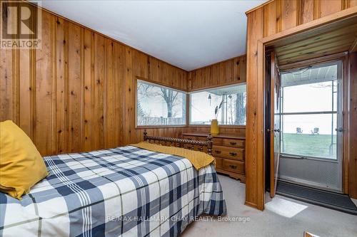 297 Beach Road, Innisfil, ON - Indoor Photo Showing Bedroom