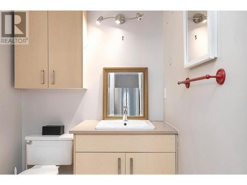 2350 Stillingfleet Road Unit# 206, Kelowna, BC - Indoor Photo Showing Bathroom