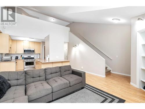 2350 Stillingfleet Road Unit# 206, Kelowna, BC - Indoor Photo Showing Living Room