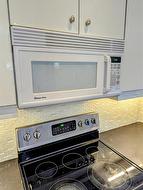 Stove with overhead Microwave with built-in exhasust fan - 