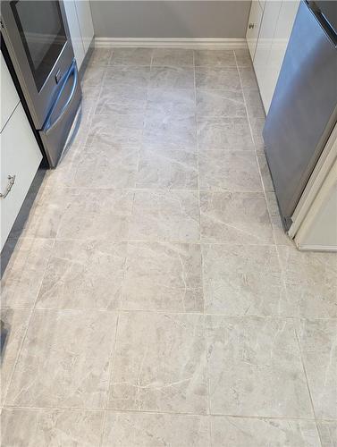 Porcelaine tile in kitchen - 274 King Street W|Unit #1, Hamilton, ON - Indoor