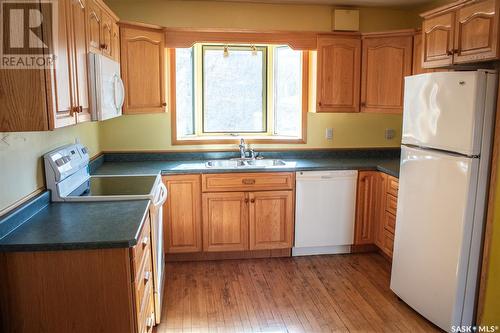 514 Stovel Avenue W, Melfort, SK - Indoor Photo Showing Kitchen With Double Sink