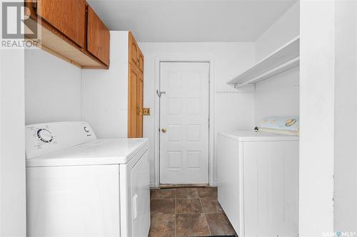 1110 Coteau Street W, Moose Jaw, SK - Indoor Photo Showing Laundry Room