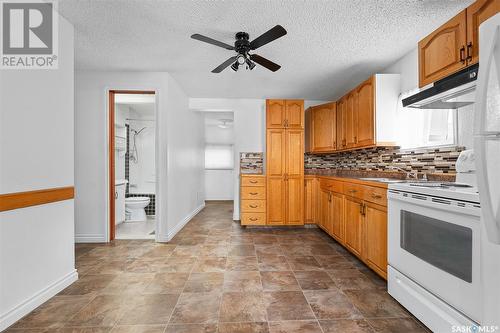 1110 Coteau Street W, Moose Jaw, SK - Indoor Photo Showing Kitchen