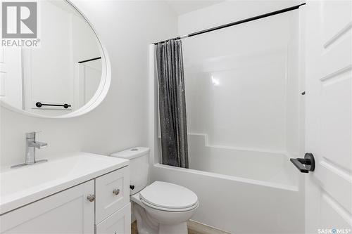 212B Taylor Street W, Saskatoon, SK - Indoor Photo Showing Bathroom