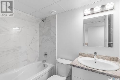 1440 1St Avenue N, Saskatoon, SK - Indoor Photo Showing Bathroom