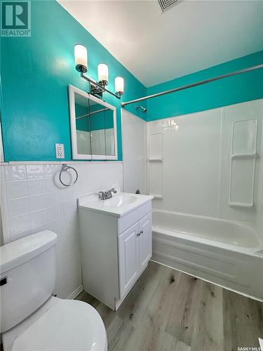 43 King Street W, Yorkton, SK - Indoor Photo Showing Bathroom