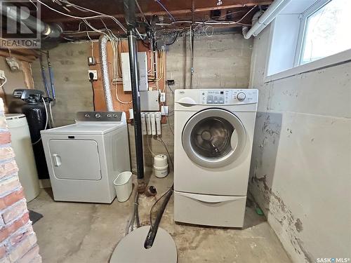 43 King Street W, Yorkton, SK - Indoor Photo Showing Laundry Room
