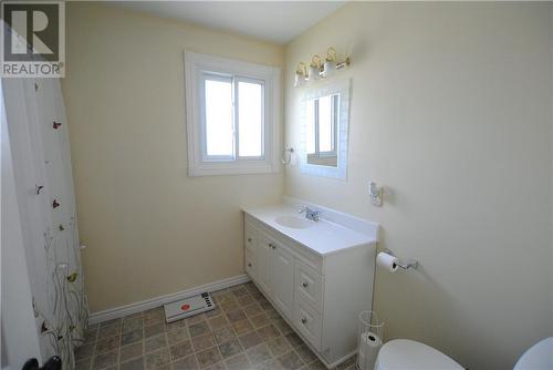 4pc washroom - 423 Fourteenth Street W, Cornwall, ON - Indoor Photo Showing Bathroom