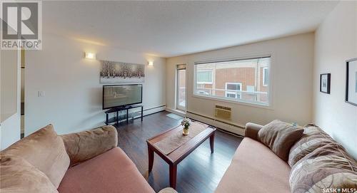 18 2060 Lorne Street, Regina, SK - Indoor Photo Showing Living Room
