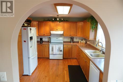 South Qu'Appelle Acreage, South Qu'Appelle Rm No. 157, SK - Indoor Photo Showing Kitchen With Double Sink