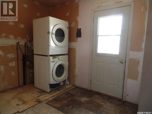 814 Athabasca Street E, Moose Jaw, SK - Indoor Photo Showing Laundry Room