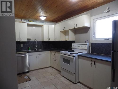 814 Athabasca Street E, Moose Jaw, SK - Indoor Photo Showing Kitchen