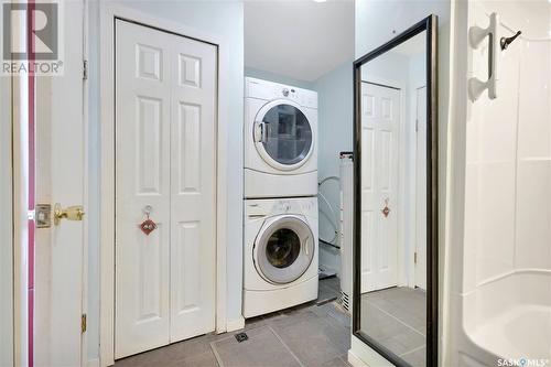 1051 Elliott Street, Regina, SK - Indoor Photo Showing Laundry Room
