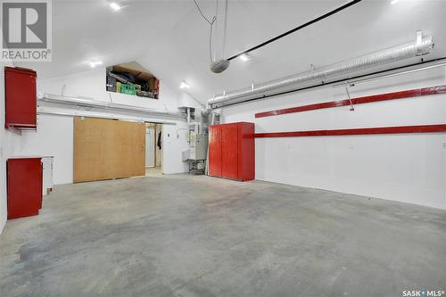 1051 Elliott Street, Regina, SK - Indoor Photo Showing Garage