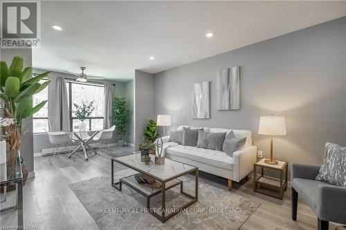 #209 -650 Cheapside St, London, ON - Indoor Photo Showing Living Room