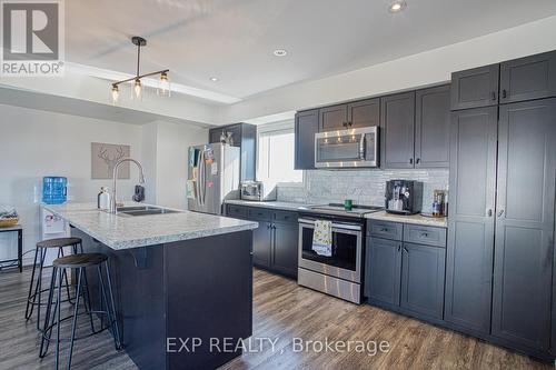 #16 -35 Scarlett Common, St. Catharines, ON - Indoor Photo Showing Kitchen With Double Sink With Upgraded Kitchen