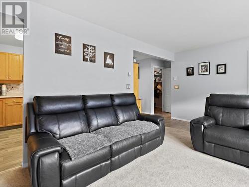 380 Shepherd Road Unit# 106, Chase, BC - Indoor Photo Showing Living Room