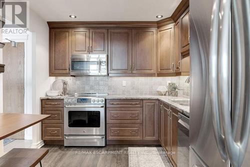 #602 -2121 Lakeshore Rd, Burlington, ON - Indoor Photo Showing Kitchen With Double Sink With Upgraded Kitchen