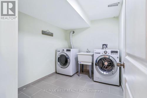3 Sanctbury Pl, Toronto, ON - Indoor Photo Showing Laundry Room