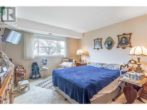 1045 Sutherland Avenue Unit# 164, Kelowna, BC - Indoor Photo Showing Bedroom