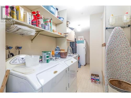 1045 Sutherland Avenue Unit# 164, Kelowna, BC - Indoor Photo Showing Laundry Room