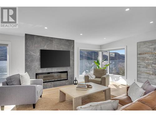 2396 Dubbin Road, Kelowna, BC - Indoor Photo Showing Living Room With Fireplace