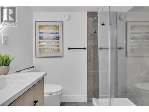2396 Dubbin Road, Kelowna, BC - Indoor Photo Showing Bathroom