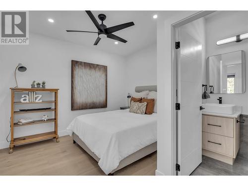 2396 Dubbin Road, Kelowna, BC - Indoor Photo Showing Bedroom