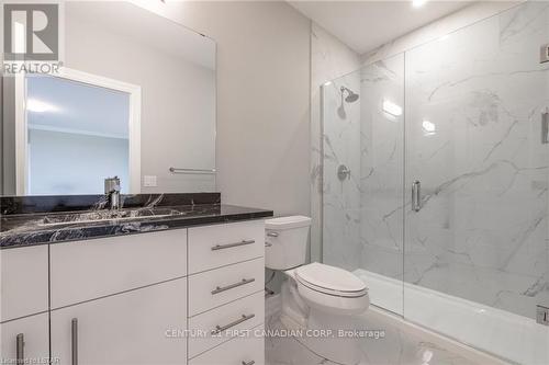 #910 -480 Callaway Rd, London, ON - Indoor Photo Showing Bathroom