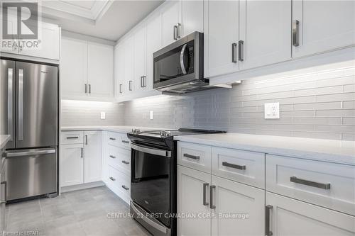 #910 -480 Callaway Rd, London, ON - Indoor Photo Showing Kitchen With Upgraded Kitchen