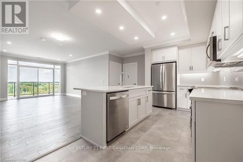 #910 -480 Callaway Rd, London, ON - Indoor Photo Showing Kitchen With Upgraded Kitchen