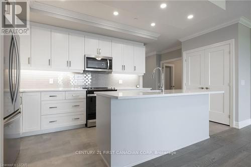 #910 -480 Callaway Rd, London, ON - Indoor Photo Showing Kitchen With Upgraded Kitchen