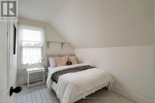 513 Elgar Dr, Cavan Monaghan, ON - Indoor Photo Showing Bedroom