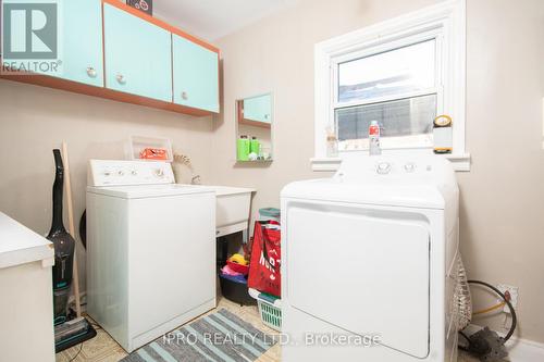 74 Pinelands Ave, Hamilton, ON - Indoor Photo Showing Laundry Room