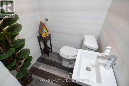 74 Pinelands Ave, Hamilton, ON - Indoor Photo Showing Bathroom