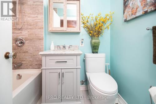 74 Pinelands Avenue, Hamilton, ON - Indoor Photo Showing Bathroom