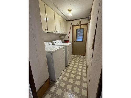 1 - 165 Schulte Crescent, Castlegar, BC - Indoor Photo Showing Laundry Room