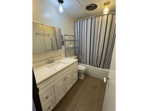 1 - 165 Schulte Crescent, Castlegar, BC - Indoor Photo Showing Bathroom