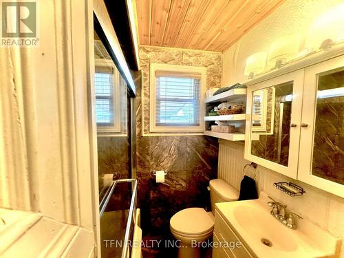 476 Lakeside Road, Fort Erie, ON - Indoor Photo Showing Bathroom