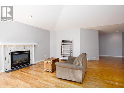 4074 Gellatly Road Unit# 233, West Kelowna, BC - Indoor Photo Showing Living Room With Fireplace