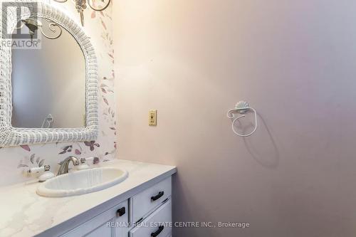 978 Bonnieview Ave, Burlington, ON - Indoor Photo Showing Bathroom