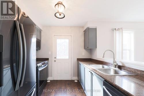 3035 Dewridge Avenue, Oakville, ON - Indoor Photo Showing Kitchen With Double Sink