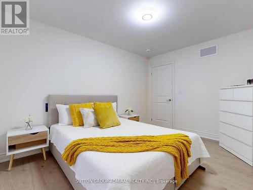 40 Meadow Vista Cres, East Gwillimbury, ON - Indoor Photo Showing Bedroom