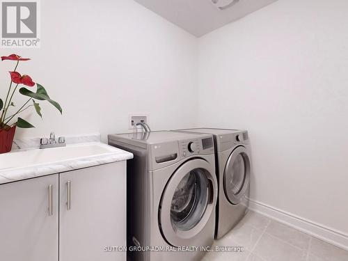 40 Meadow Vista Cres, East Gwillimbury, ON - Indoor Photo Showing Laundry Room